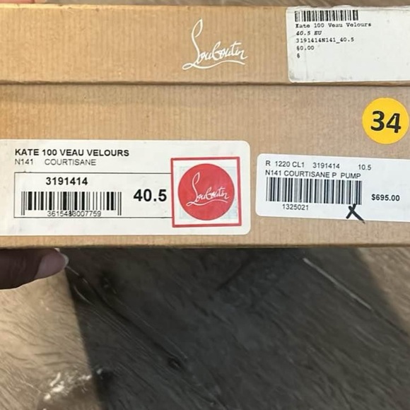 Christian Louboutin - Picture 3 of 6